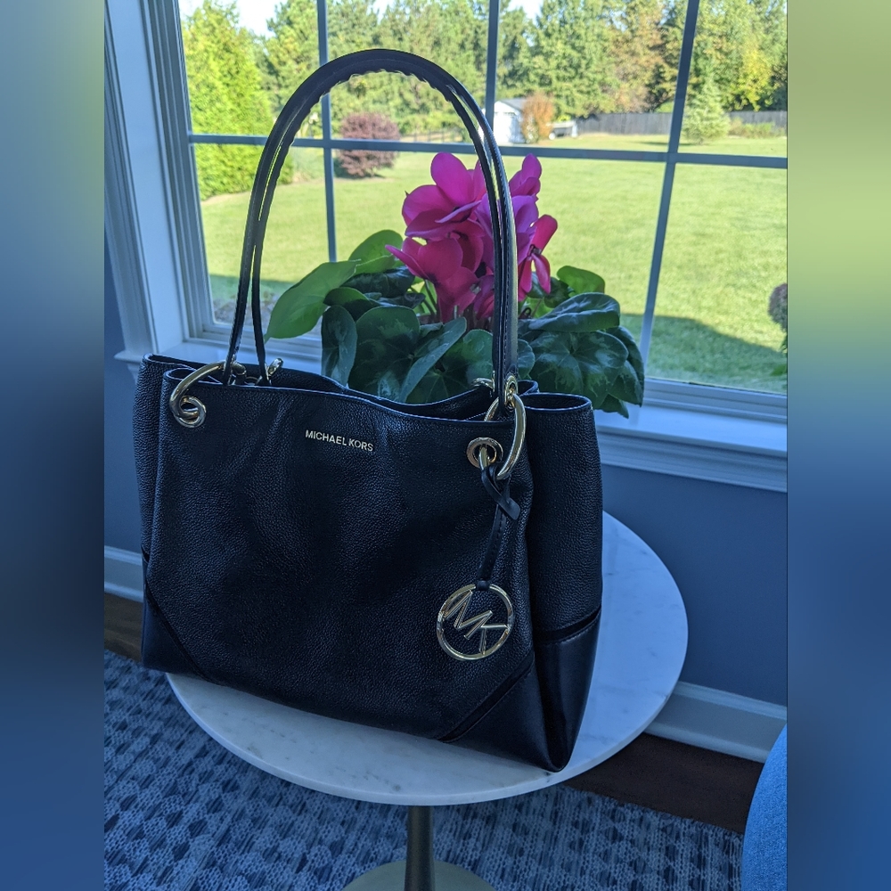 Michael Kors Nicole black shoulder bag